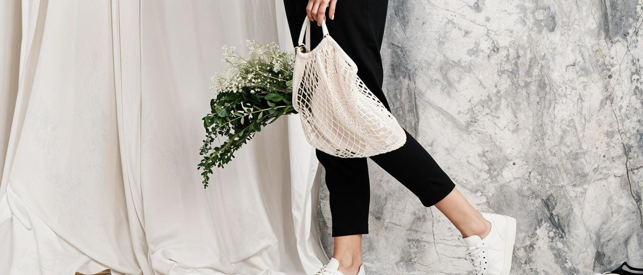 Sac filet de courses avec fleurs fraîches