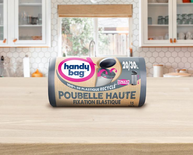 Rouleau de sacs poubelle Handybag sur plan de travail moderne